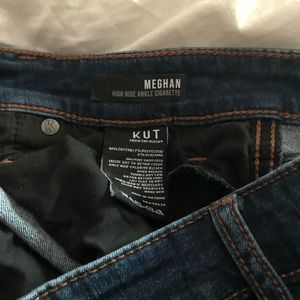 Kut from the kloth skinny ankle jeans.